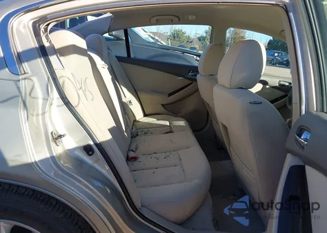 2010 Nissan Altima 2.5 S z USA, uszkodzony, nr VIN 1N4AL2AP4AC178406